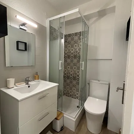 Avec Jardin Front De דירה *