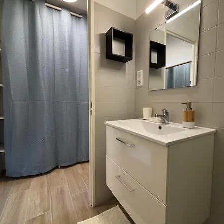 Daire Avec Jardin Front De *