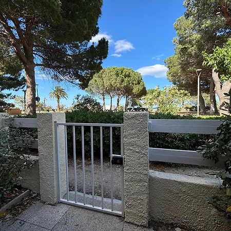 Avec Jardin Front De Apartment *